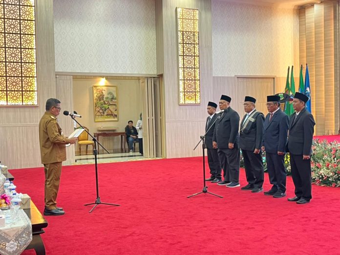 Gubernur Andra Soni melantik pimpinan BAZNAS Provinsi Banten periode 2025-2030 (Humas Baznas Banten)