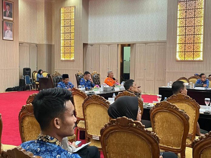 Pemprov mengkaji penghentian sementara aktivitas truk tambang menjelang Nataru (Bantentv.com/ Hendra)