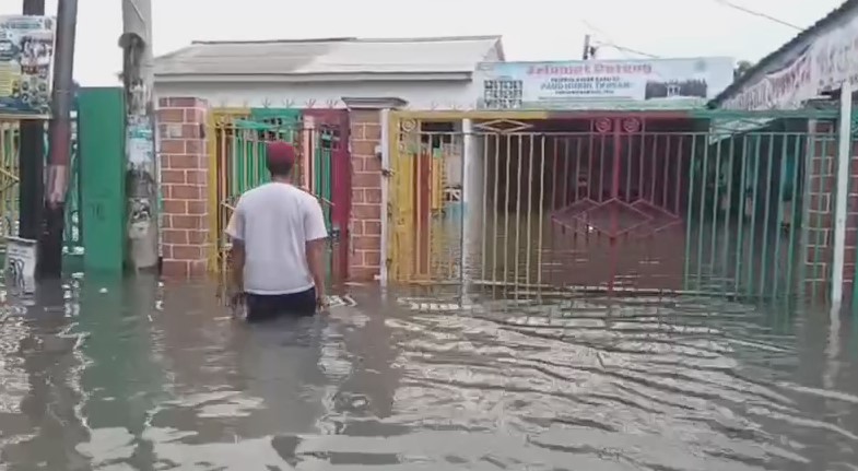 1.500 rumah di Perumahan Bumi Nagara Lestari terendam banjir (Bantentv.com/ Imron)