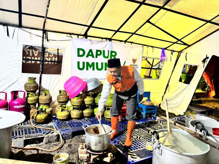 BAZNAS Banten  membuka dapur umum pasca banjir dan longsor di Padarincang (Bantentv.com/ Lilik)