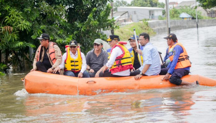 Gubernur Banten Tinjau Banjir Tangerang, Pastikan Pengungsi Terlayani.