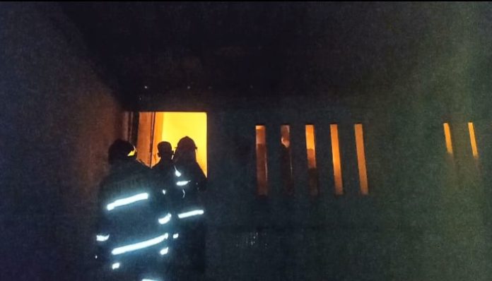 Diduga Korsleting Listrik, Gudang Frozen di Rangkasbitung Dilalap Api. (Foto: Bantentv.com)