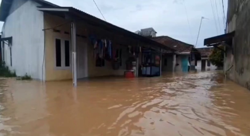 Salah satu titik banjir yang ada di wilayah kota Cilegon (Bantentv.com/ Ali)