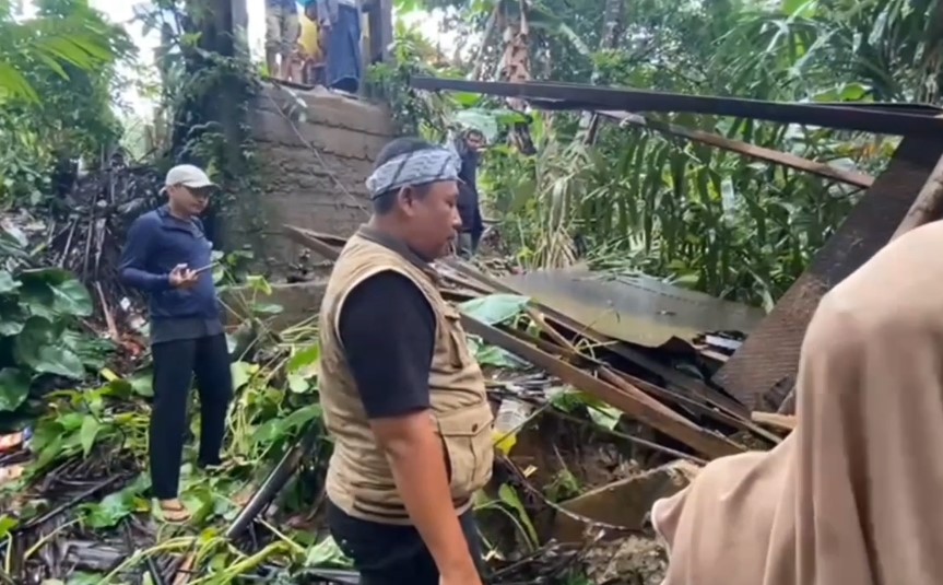Warga meminta pemerintah segera mengambil tindakan atas kejadian jembatan gantung yang ambruk di Lebak (Bantentv.com/ Nano)