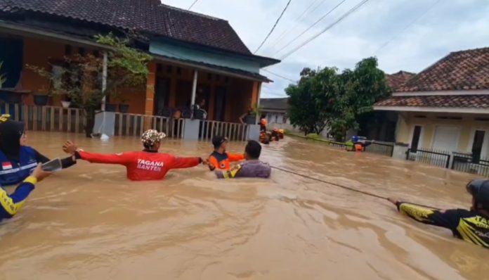 Lingkungan Sambirata Kota Cilegon Terendam Banjir