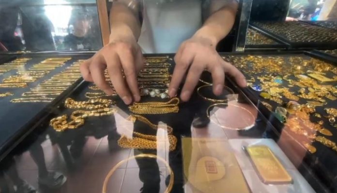 Emas Hampir Rp3 Juta per Gram, Minat Beli Warga Lebak Justru Meningkat. (Foto: Bantentv.com)