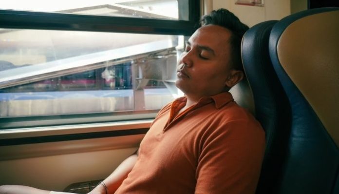 Alasan ilmiah perjalanan kereta api sering membuat penumpang mengantuk (Foto: YAZE)