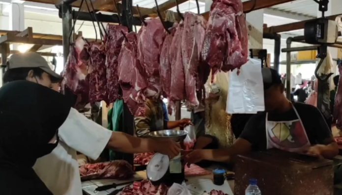 Pedagang daging sapi di Pasar Baru Kranggot Cilegon