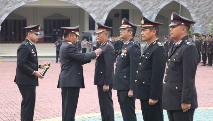 Polda Banten Beri Satyalencana kepada 283 Personel Polri. (Foto: Polda Banten)