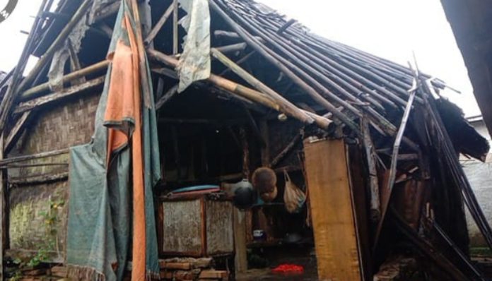 Rumah Warga di Cimarga Lebak Nyaris Roboh, Belum Tersentuh Bantuan. (Foto: Bantentv.com)