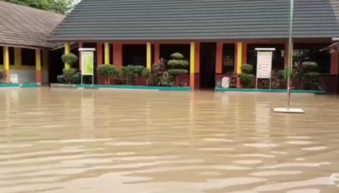 SDN 1 Masigit Kota Cilegon Terendam Banjir