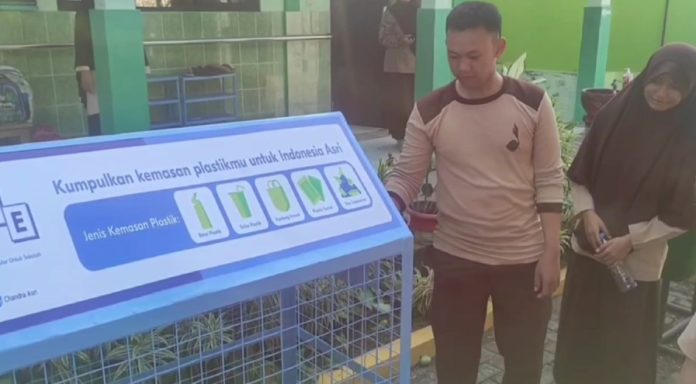 Implementasi program Kolaborasi Kelola Sampah Ekonomi Sekular Sekolah (Bantentv.com/ Ali)