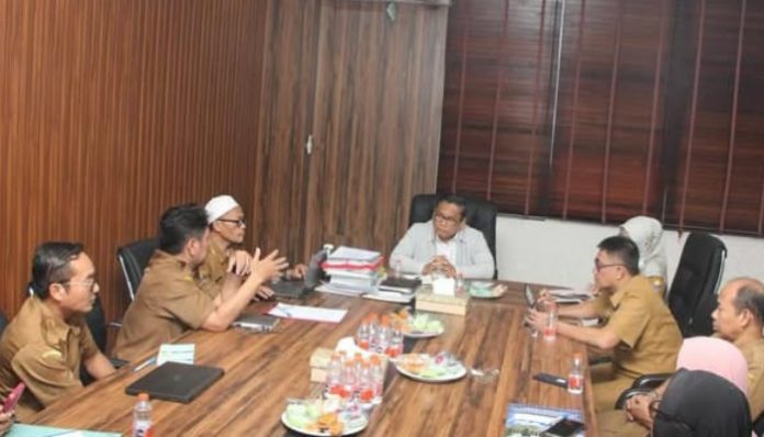 Wakil Bupati Lebak, Amir Hamzah, memimpin Rapat Koordinasi Bidang Kependudukan dan Kewarganegaraan