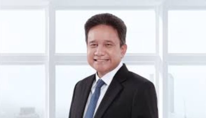 Wakil Ketua Dewan Komisioner OJK Mirza Adityaswara