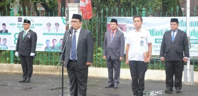 Wakil Bupati Lebak, Amir Hamzah, memimpin Upacara Peringatan Hari Amal Bhakti Ke-80 Kementerian Agama RI tingkat Kabupaten Lebak (Bantentv.com/ Nano)
