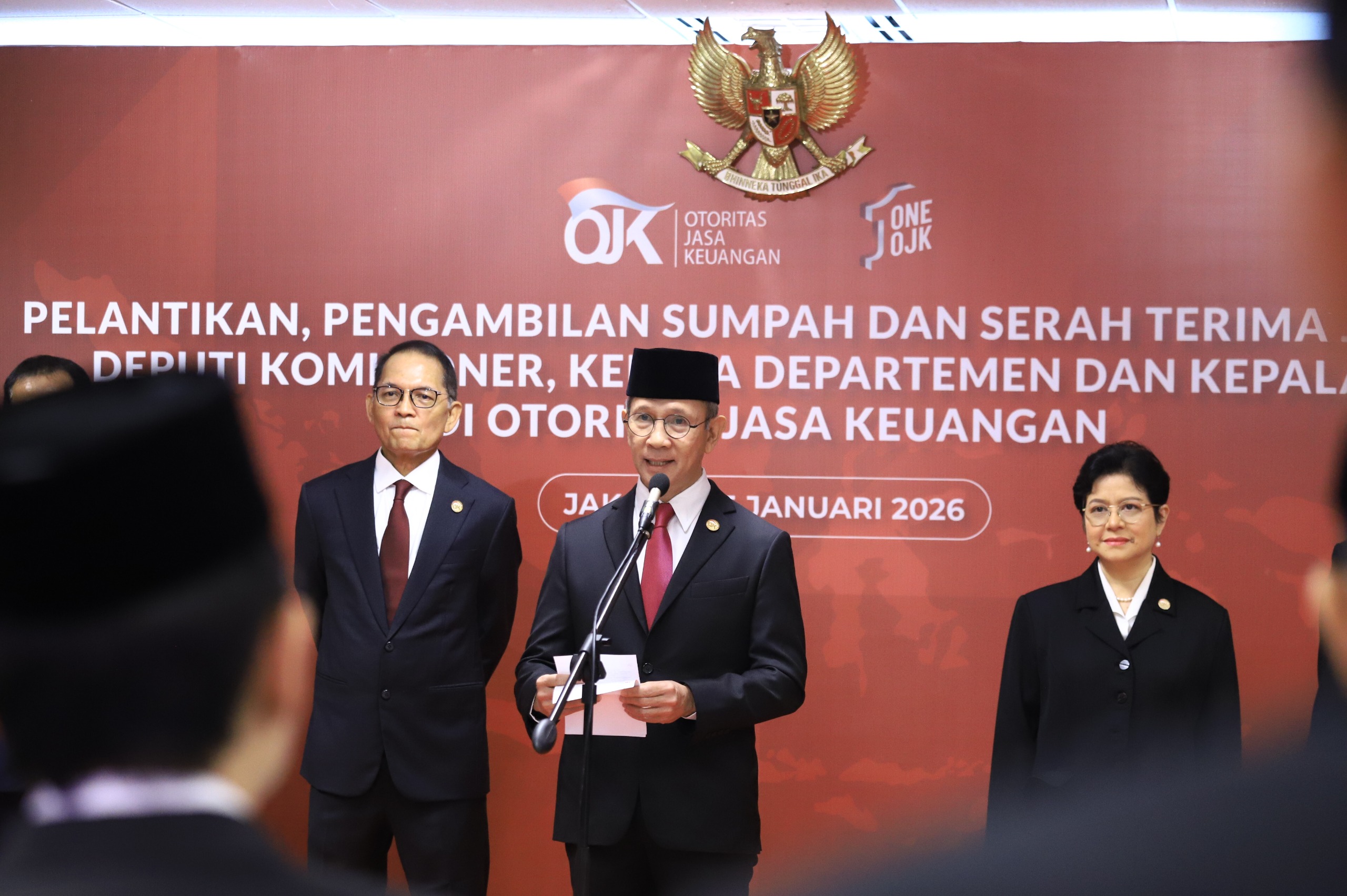 Ketua Dewan Komisioner OJK Mahendra Siregar saat Pelantikan, Pengambilan Sumpah, dan Serah Terima Jabatan Deputi Komisioner, Kepala Departemen, dan Kepala OJK Daerah (Foto: OJK)