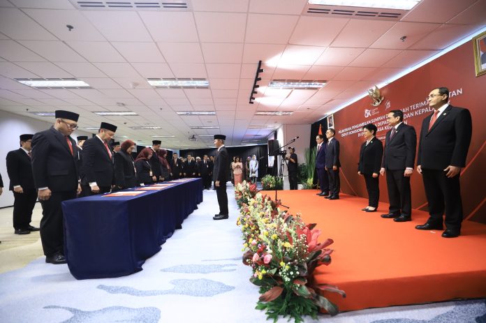 Pelantikan, Pengambilan Sumpah, dan Serah Terima Jabatan Deputi Komisioner, Kepala Departemen, dan Kepala OJK Daerah (Foto: OJK)
