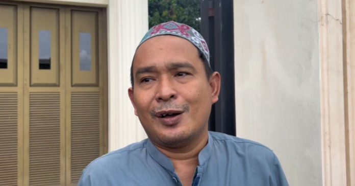 Irham, majikan korban, saat memberikan keterangan terkait kasus penusukan yang menimpa asisten rumah tangga (ART)-nya (Bantentv.com/ Imron)