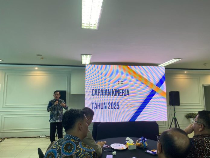Kepala Kanwil ATR/BPN Banten, Harison Mocodompis saat pemaparan pada kegiatan Media Gathering (Bantentv.com/ Qonitah)