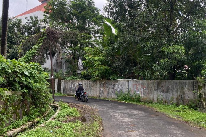 Ruas jalan di kelurahan Citangkil tidak memiliki lampu penerangan (Bantentv.com/ Ali)