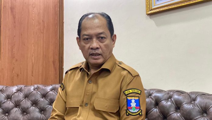 Wabup Serang Muhammad Najib Hamas saat diwawancarai di ruang rapatnya (Bantentv.com/ Riki)