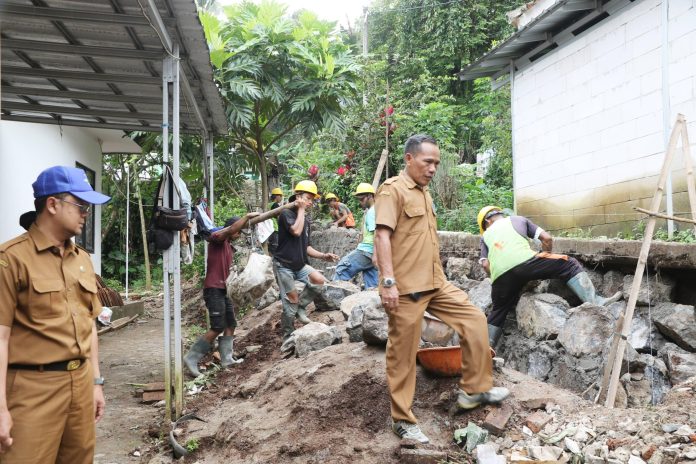 DPUPR Kabupaten Serang tinjau pembangunan TPT di Kecamatan Ciomas (Bantentv.com/ Riki)