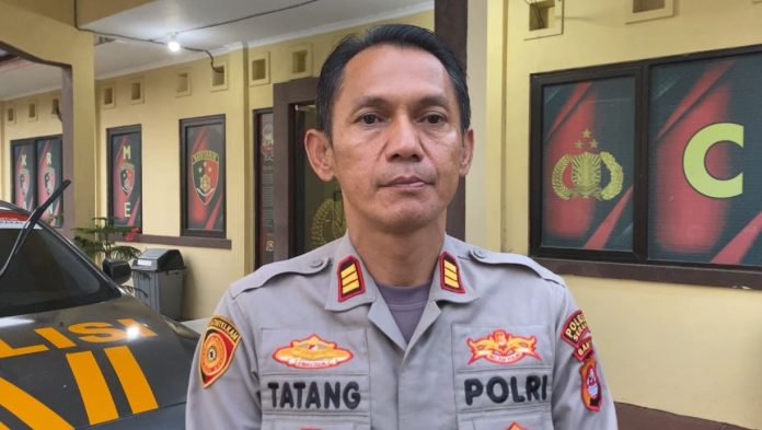 Kapolsek Cikande AKP Tatang memastikan lansia yang ditemukan meninggal di Cikande tanpa tanda kekerasan (Bantentv.com/ Imron)