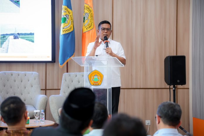 Andra Soni saat menghadiri Seminar Nasional Satu Tahun Pemerintahan Gubernur dan Wakil Gubernur Provinsi Banten: Refleksi atas Tata Kelola dan Pembangunan Daerah (Bantentv.com/ Hendra)