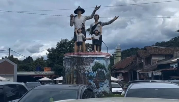 Tugu atau ikon kawasan wisata budaya Baduy. (Foto: Bantentv.com)