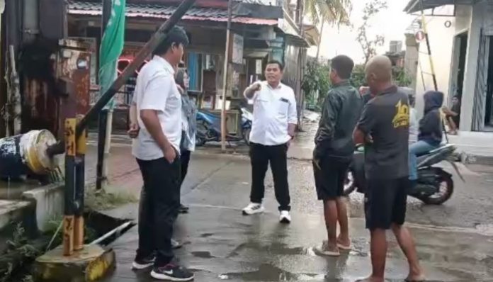 Anggota DPRD Kabupaten Serang Fraksi PDI Perjuangan, Joko Santoso tinjau lokasi banjir