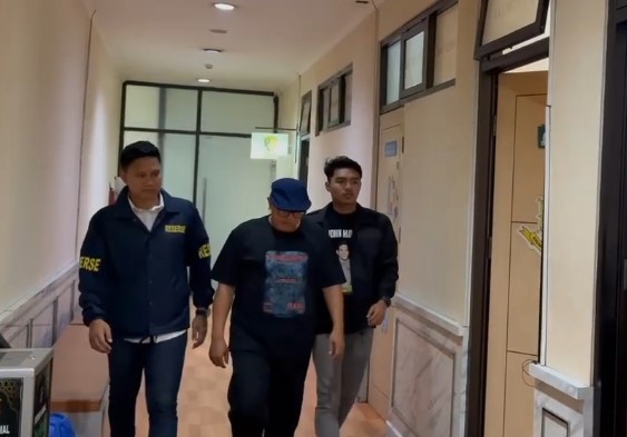 Polres Tangerang Selatan menangkap seorang oknum guru SD Negeri 01 Rawa Buntu, Serpong, yang diduga melakukan pencabulan terhadap anak didiknya (Bantentv.com)