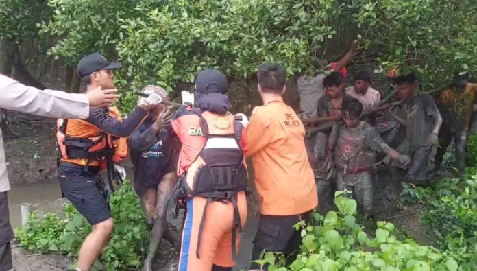 Nelayan korban kapal terbalik di Karangantu ditemukan meninggal dunia (Bantentv.com/ Jaya)