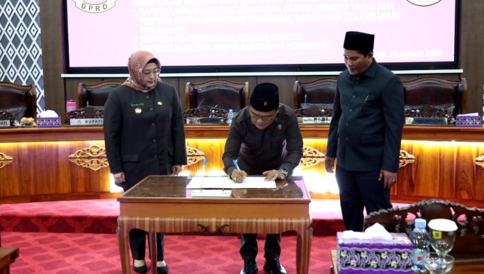 DPRD Kabupaten Tangerang resmi mengesahkan tiga raperda menjadi perda (Bantentv.com)