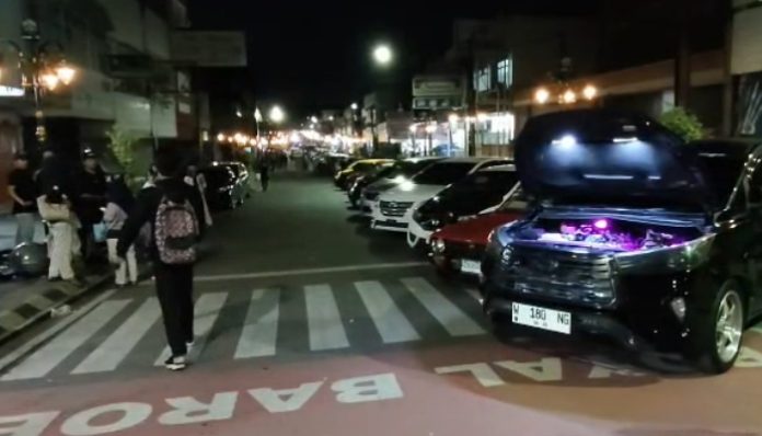 Car Meet Up di Royal Baroe