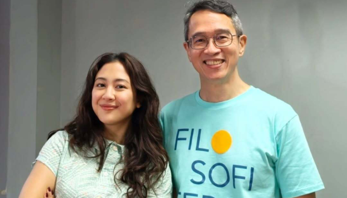 Sherina Munaf (aktris) dan Henry Manampiring (penulis buku Filosofi Teras) (Foto: Instagram/ filmfilosofiteras)