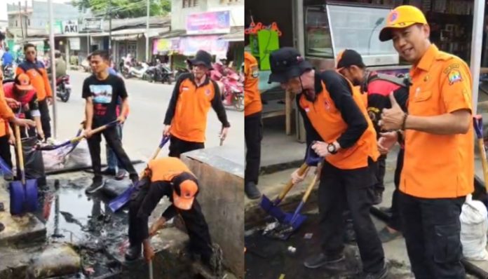 BPBD Kota Serang menggelar aksi “Ngabubur Sumsum” (Ngabuburit Membersihkan Solokan dan Saluran Umum) (Bantentv.com/ Jaya)