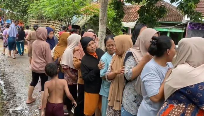 Hampir Sebulan Mengungsi, Warga Kuranji Serang Krisis Air Bersih (Foto: Bantentv.com)