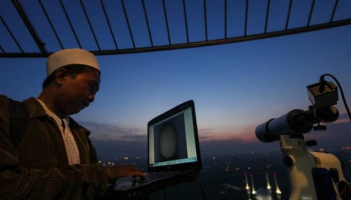 Ilustrasi pemantauan hilal (Foto/iStockphoto)