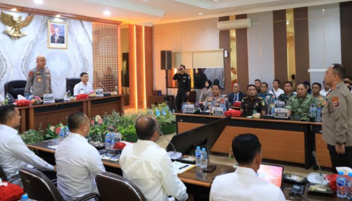 Kapolda Banten Irjen Pol Hengki memimpin rapat koordinasi lintas sektor di Mapolda Banten, Rabu (18/2).