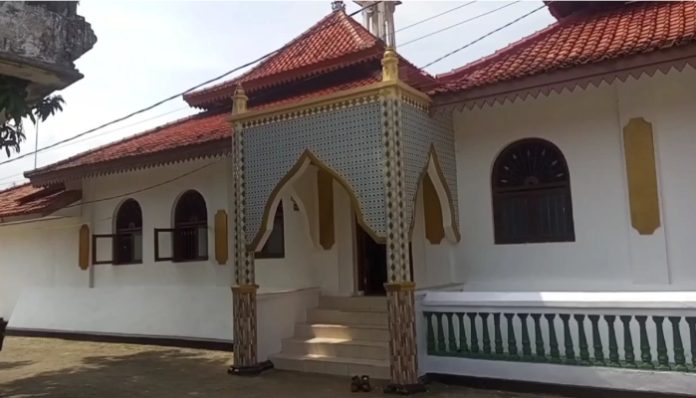 Masjid Cikoneng