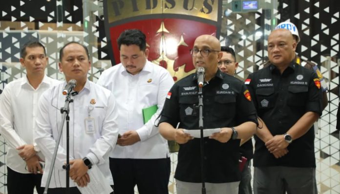 Direktur Penyidikan Jaksa Agung Muda Tindak Pidana Khusus (JAM PIDSUS), Syarief Sulaeman Nahdi, menjelaskan perkara Kasus Korupsi CPO. (Foto: Dok. Kejagung)