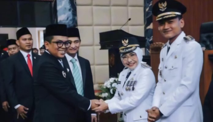 Pasangan Bupati Dan Wakil Bupati Pandeglang Dewi-Iing