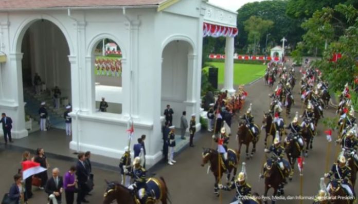 Prabowo Sambut PM Australia di Istana, Diiringi Pasukan Berkuda Kehormatan. (Foto: YouTube/SekretariatPresiden)