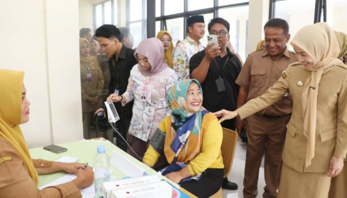 Bupati Serang Ratu Rachmatuzakiyah meresmikan Gedung UPT Puskesmas Kibin.