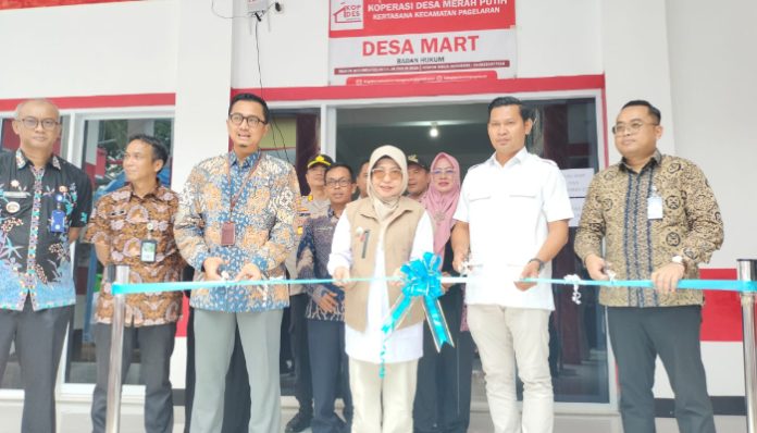 Bupati Pandeglang Raden Dewi Setiani meresmikan Koperasi Merah Putih Desa Kertasana, Kecamatan Pagelaran, pada Kamis, 12 Februari 2026.