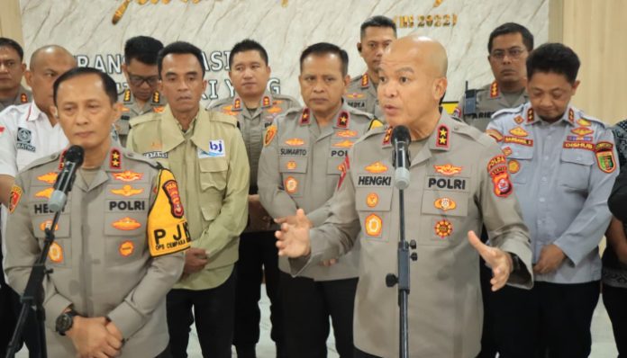 Kapolda Banten Irjen Pol Hengki dan Kapolda Lampung Irjen Pol Helfi Assegaf usai Rakor Persiapan Arus Mudik Lebaran 2026, di Mapolda Banten (27/2).