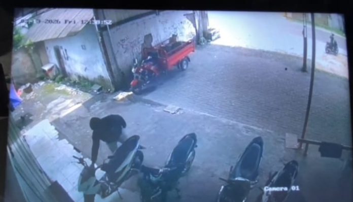 Sepeda Motor Pedagang Gorengan di Lebak Raib dalam Sekejap