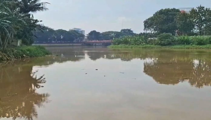 Krisis lingkungan di Sungai Cisadane kini mendapat perhatian langsung pemerintah pusat. (Foto: Bantentv.com)
