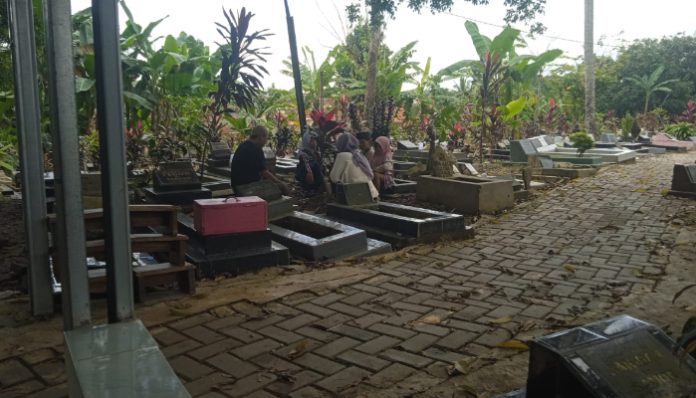 Tradisi ziarah kubur