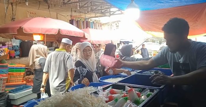 Penjual Kolang-kaling dan cincau di Lebak diburu warga (Bantentv.com/ Nano)